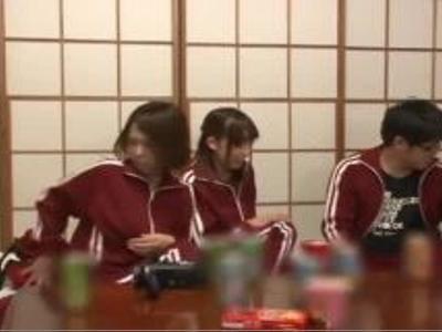 «おっぱい|エロ動画»修学旅行中に高校生たちが乱交エッチ！同級生たちにやりたい放題やられまくり！ギンギン確実