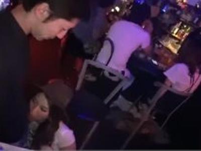 «痴女|素人»巨乳な爆裂ボディのテキーラガールと店内で公開エッチ！Tバックス姿の激エロ娘！おすすめの作品