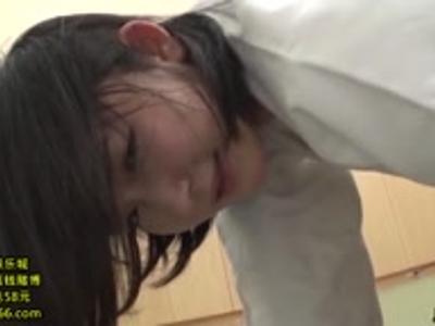 «娘|素人»空手少女の道着をはだけさせてゴム無しハメエッチ！激しい手マンで潮吹きブシャー！ムラムラが抑えられない即抜け映像