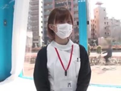 «外見える!?|ナース»【エロエロカー】看護師さんに絶倫ペニスを見てもらってそのままH！魅力的な女の子のスケベ動画