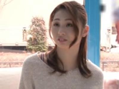 «外見える!?|不倫»「入れるのは…」子持ちの人妻がデカチン男性の悩み相談でそのまま不倫！おかずにしたいR18動画