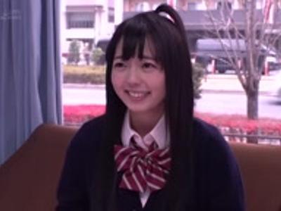 «見えてないよね??|女子高生»【エロエロカー】若者カップルがカレのチンポ当てゲームに挑戦！発射どころ豊富な18禁映像