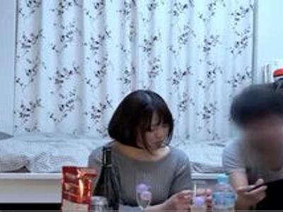 «盗撮|のぞき»巨乳なおっとり系の少女と部屋にお持ち帰りしてエッチ！一部始終を隠し撮り！シコシコ必須の映像