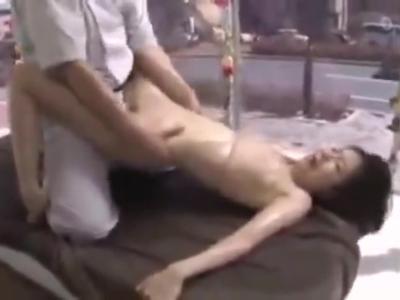 «見えてないよね??|素人»【エロエロカー】ガチ媚薬を飲まされ発情しまくりの奥様！勃起しちゃう性処理動画