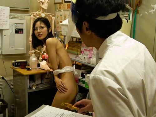 細身なのに大きなオッパイ♡ロクデナシ施術師が経営する鍼灸院のエロマッサージの餌食になって膣内発射！