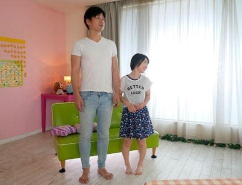 JSでしょうか？ハメたらおまんこが壊れそうなくらいの小さな小さな女の子がSEXしてる(;'∀')椿ゆな