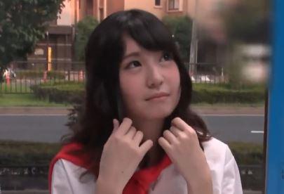 高校を卒業したばかりでまだ18歳の超かわいい看護学生が童貞君を労りながらハメちゃうの？（涙）