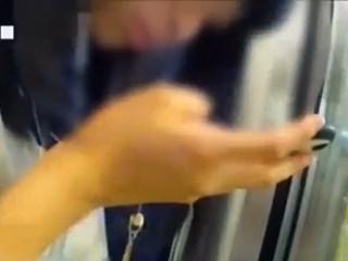 【盗撮】個人流出　JKのスカートの中を盗撮することじゃ飽き足らずア〇ルを閉じたり開いたりやばすぎ　