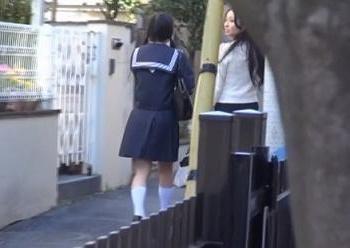 ≪親子レイプ≫「はぁはぁ…♡」勃起しながらJK親子を尾行するレイパー！自宅に到着したと同時に押し込み無慈悲に膣内射精！！
