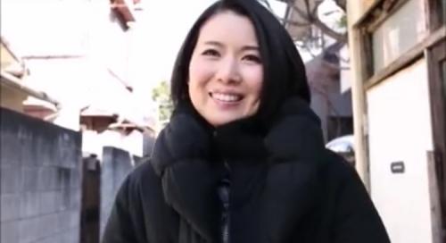 【三十路】セックスレスな人妻が知人の紹介でAVデビュー！黒パンスト破いてちんこぶち込まれる！