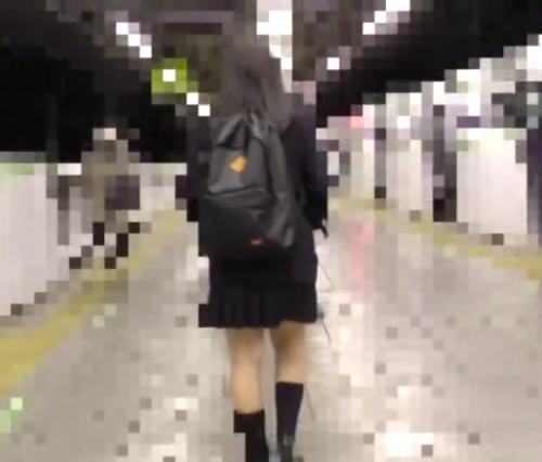 【JK痴漢】美味しそうな清純派JKを尾行！電車に乗った所で少女の背後を陣取り未発達な女体を喰い散らかす！！