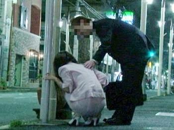 ≪レイプ≫「無理はいけません！暖かい部屋で休みましょう♡」下心しかないリーマンは勝ち確定の大勃起で中出し準備！！