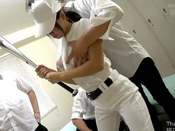 ≪野球レイプ≫「野球は揉むのが一番大事だからな♡」部員が少なくて招いた巨乳JKを男子部員たちが下のバットで徹底指導！！