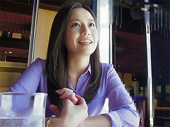 【不倫/NTR】「自分に嘘をつきたくないんです・・・照」真面目一筋で来た箱入り若妻は他人棒に興味津々♥