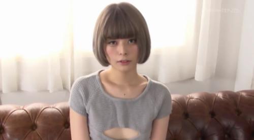 某芸能人に激似【玉城◯ィナ】ショートカットが似合う茶髪美女が淫らな姿をさらけ出す！