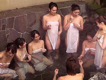 【昼顔妻】混浴不倫企画！夫では物足りない妙齢女性達が若い男子達の巨根を狙う淫乱で高貴な夜会◎