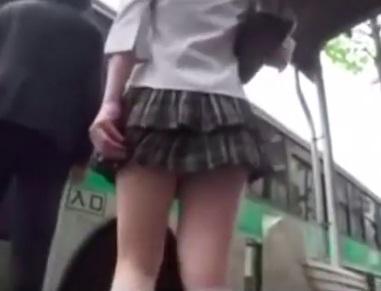 【バス痴漢】満員バスでイヤらしい身体を襲う！全ての痴漢を呼び寄せる隙だらけのOLが…今、絶望に落とされる！！