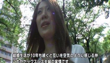 ≪不倫願望≫艶っぽい欲求不満な奥様が、他人棒に憧れがあるとカミングアウト！上向きで張りのある巨乳を他人男が揺らす！！