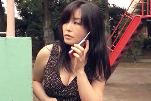 【ヘンリー塚本】人目を盗んで密会を企てる美熟女！真っ昼間から肉棒求めて色狂い！！