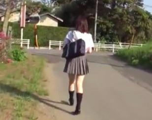 ≪JKレイプ≫「はぁはぁ…♡」勃起しながらJKを尾行するレイパー！自宅に押し込み無慈悲に膣内射精！！