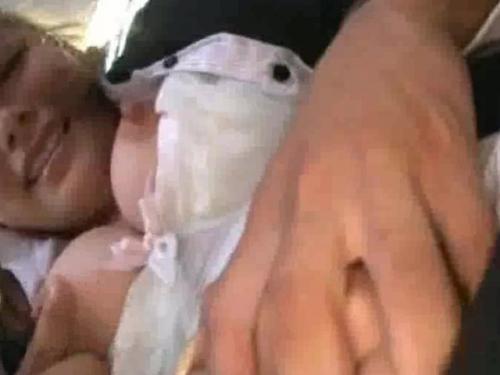【痴漢】痴漢されイヤイヤ言いながらおパンティはしっかり濡らしているOLさんのオマンコを遠慮なく掻き回したった♥