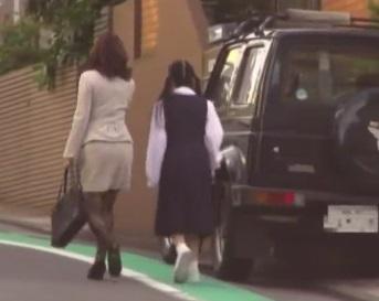 ≪親子レイプ≫「はぁはぁ…♡」勃起しながらJK親子を尾行するレイパー！配達員を装い押し入り無慈悲にも膣内射精！！