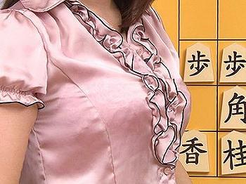 ≪放送事故≫女流棋士の巨パイが気になり解説に集中できない男！欲望を抑えきれず…巨乳揉み倒し→潮吹き→騎乗位でパイ三昧！！