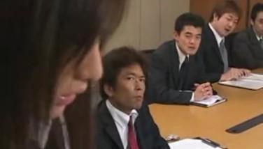 ≪パワーセクハラ≫スケベな上司に詰め寄られてオフィスでハメられちゃう美人OL！！