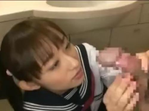 【美少女フェラ】ちょっとSっ気のある可愛いJKのねっとりフェラで最後はお口に大量発射