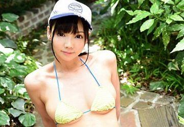 ‹無毛›ウエスト59cmでヒップが驚異の100cmという神クビレボディがエロいアイドルフェイス美少女『松嶋ひとみ』が過激ポーズで挑発ｗ