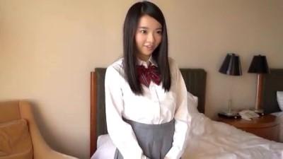 【個人撮影】セックスに興味があった清楚な制服JKが健全なお友達とお金を介してホテルで初クンニ！健全だけどお早めに♡