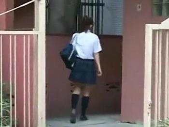 ≪JKレイプ≫JKを尾行し人気のない公衆トイレに入った所で押し倒して滅茶苦茶に犯し、恐怖のあまり失禁する美少女！！