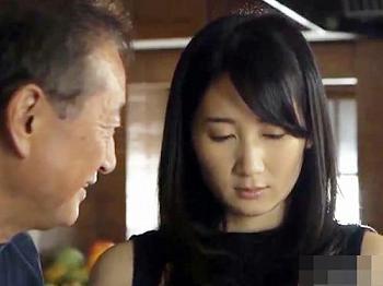 【ながえスタイル】従業員のおっさんにオナニーを見られた社長婦人！お酒を飲ませ口封じを試みるも逆効果となり押し倒される！！