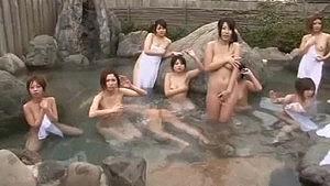 【おっぱいをしゃぶりまくる】「キモ男が舐めまくりの変態プレイ」温泉で時間を止めて好き放題に犯す