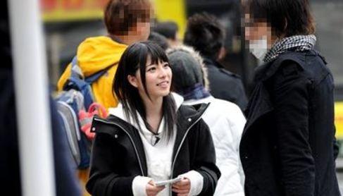 【上原亜衣】超美女が初めての素人逆ナンパに挑戦！「私に中出ししませんか？」と道行くお兄さんと交渉して生ハメ！