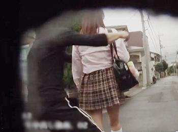 【JKレイプ】ミニスカート女子高生が帰り路を背後から襲われ拉致って乱交の餌食に！性欲が満たされるまで性的暴行は続く！！