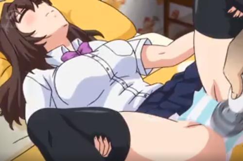爆乳制服女子校生を押し倒して制服着衣のままパンツ越しにバイブ凌辱プレイでパイパンマンコから愛液溢しまくちゃう♡