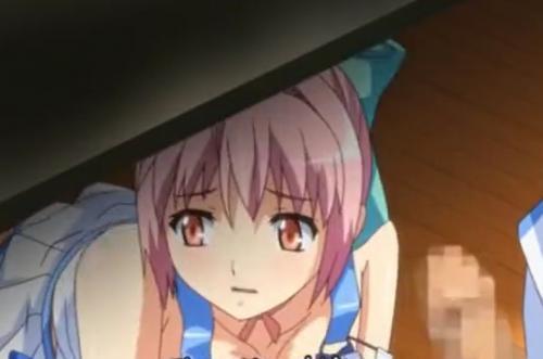 机の下でフェラ抜きしてたら部屋に人がやってきて…。何とかやり過ごしフェラ続行するけどドキドキした分ザーメン大量発射♡♡