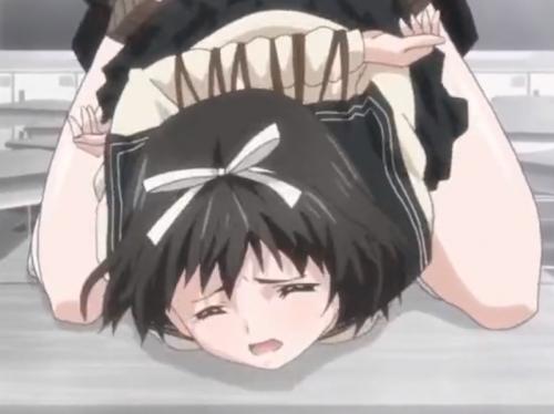 ＜JK＞の抵抗も虚しく、極悪レイプを受けてしまう。拘束されたまま、マンコ丸見えで巨根をねじり込まれる。