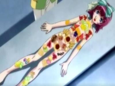 チッパイのかわいい女の子は全身にフルーツとクリームでデコされて食べられちゃうｗｗ逃げたくても動けなくてびくびく感じちゃう