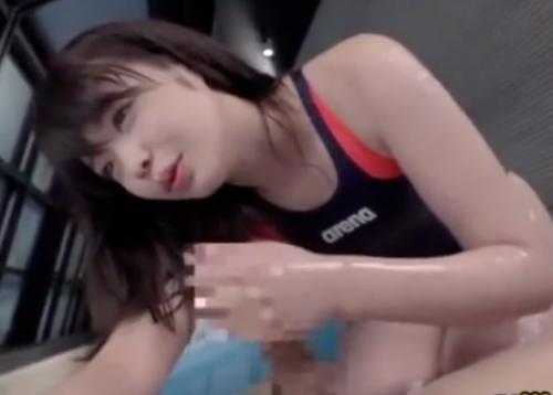 【鳳かなめ】例のプールで超美少女が競泳水着で手コキ、フェラ