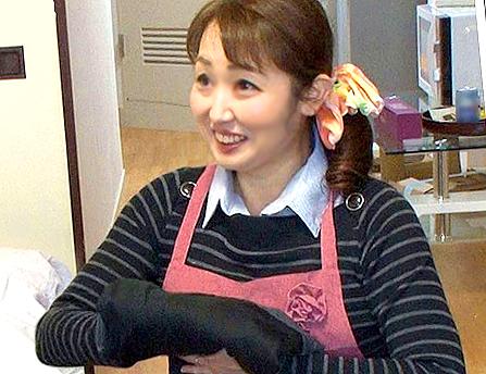 エプロン姿が可愛い五十路家政婦が過剰性サービスで不倫ハメ！「困っちゃう（汗」セックスレスで敏感過ぎｗ浮気現場隠し撮り！