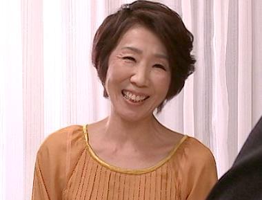 還暦超えても美人でスタイル抜群！ショートカットの美熟女が孫と禁断SEX！おばあちゃんの熟練テクで若チンポをたっぷり堪能ｗ