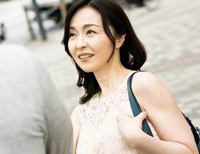 清楚に見えてグイグイ系の完熟マダム！手当たり次第逆ナンパしてホテル直行ｗ熟練テクのご奉仕で他人棒を堪能しまくりｗ