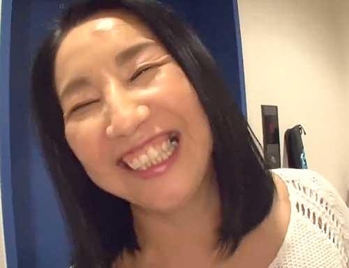 《五十路/人妻熟女》アナルセックスに興味津々の変態妻登場！！「お手柔らかに♡」ムチムチボディで縛られ新たな快楽に目覚める！