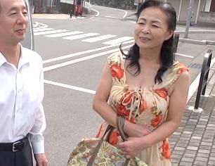 高齢夫婦が温泉旅行を堪能！久しぶりの混浴風呂で燃え上がり濃厚汗だくSEX♡
