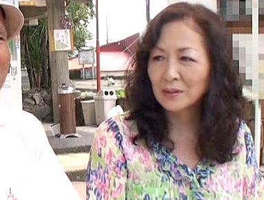 還暦超えても性欲旺盛な高齢熟女！久しぶりの温泉旅行を楽しむ高齢夫婦！昔を思い出し燃え上がる２人の汗だくSEXがエロ過ぎるｗ