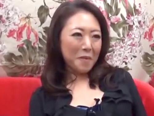 五十路の完熟マダムをナンパしてイタズラ開始！「おばさん口説いてどうするの？」容赦ない電マ責めに膣濡れガン突きに絶頂種付けｗ