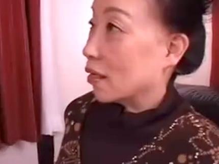 高齢熟女の種付けSEXがヤバいVVデカ尻＆垂れ乳揺らして猛烈ピストンに喘ぎまくり！久しぶりの絶頂に失神寸前ｗ