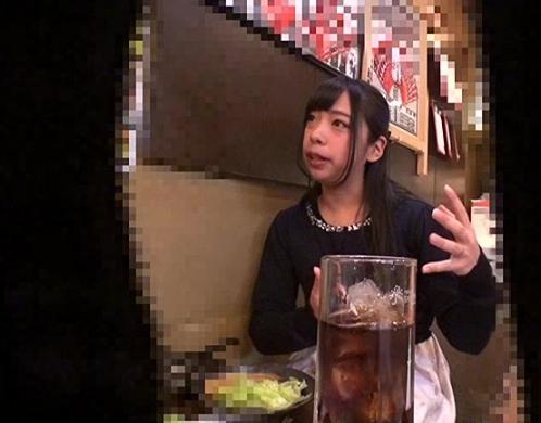 あどけない顔つきが可愛い美人奥様がまさかの不倫エッチ♡旦那さんには言えない秘密の時間が始まります...